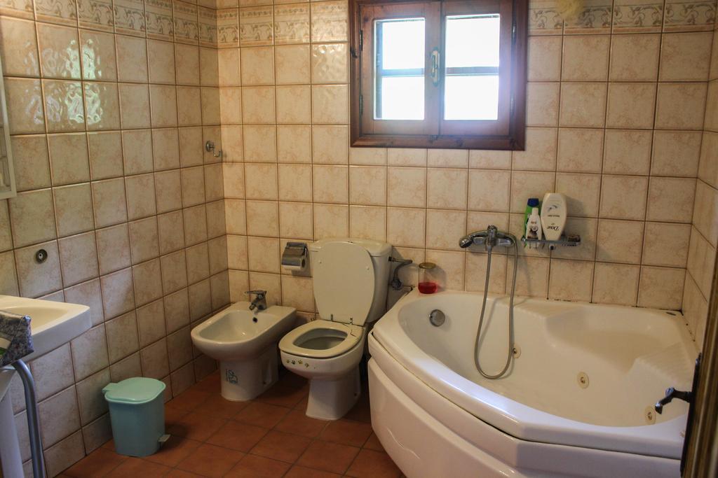 Doctors' House Mikros Prinos Villa Room photo